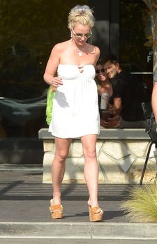 24275896_Britney_Spears_seen_out_in_Los_