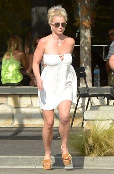 24275899_Britney_Spears_seen_out_in_Los_