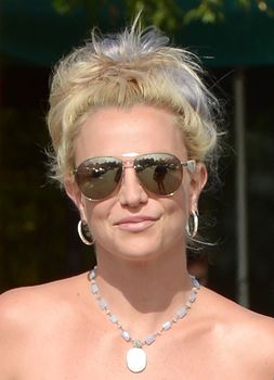 24275903_Britney_Spears_seen_out_in_Los_